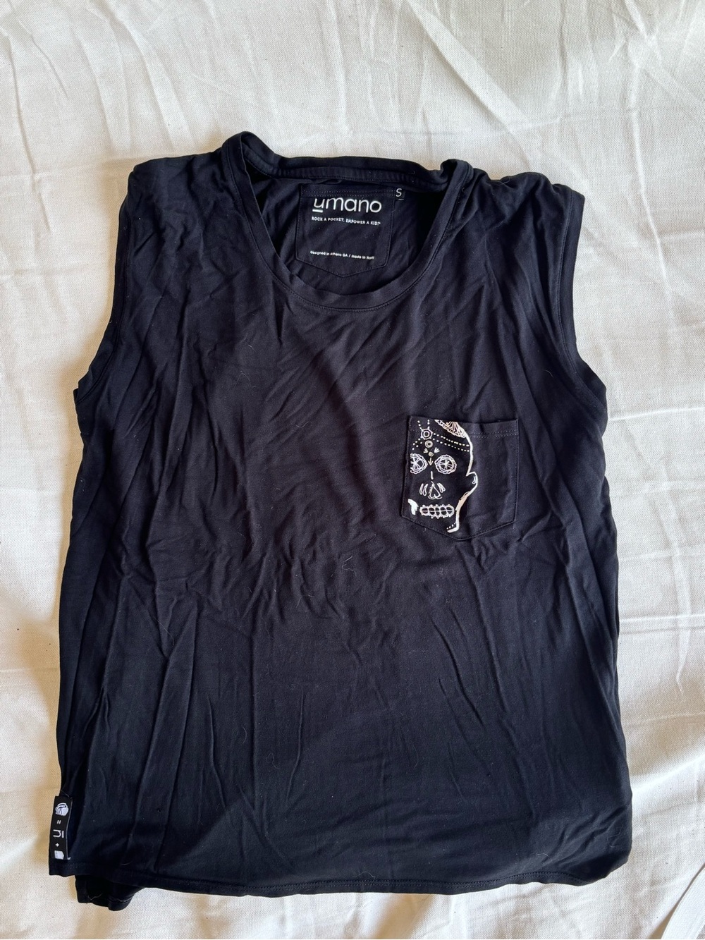 Umano Black Sleeveless Tee with Skull Pocket